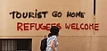 FOTO: Inscripție de la Barcelona, cu textul „Turiști plecați acasă, refugiați sunteți bineveniți”