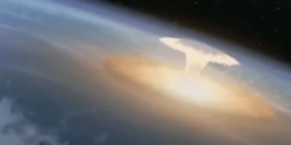 O cometă de mari dimensiuni ar putea lovi Pământul în septembrie