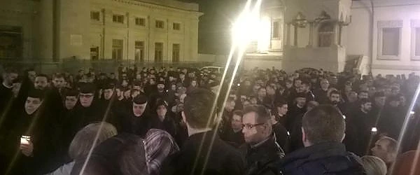Mii de oameni au răspuns apelului Bisericii Ortodoxe: Au venit să se roage pentru pacea și unitatea neamului românesc. Iulian Capsali: A fost ca de Paști