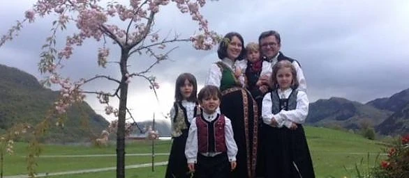 Copiii unui român din Norvegia au fost luați din familie cu Poliția. Părinții ar fi fost denunțați pentru „creștinism radical și îndoctrinarea copiilor“