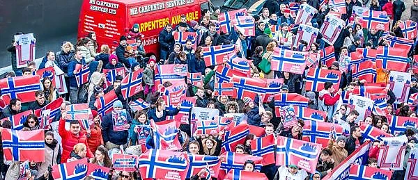 Manifestări de susținere pentru familia Bodnariu, în țară și în lume. Peste o mie de persoane au protestat în Capitală față de abuzurile norvegienilor. Apel către Iohannis: Acești copii sunt și cetățeni români!