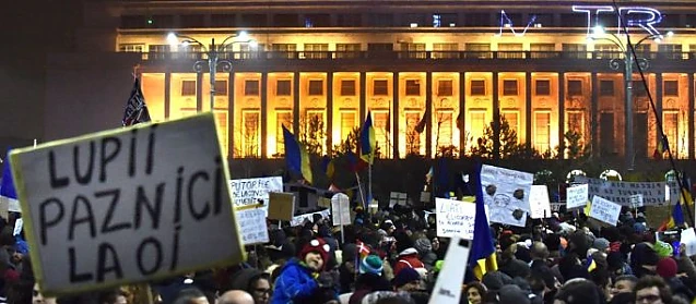 Generalul SRI (r) Aurel Rogojan afirmă că protestele anti Guvern sunt folosite într-un război hibrid împotriva României de către „rețele secrete”, care s-ar afla în mâinile președintelui Iohannis
