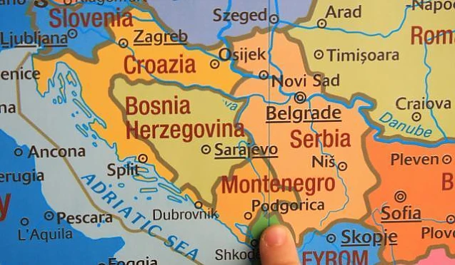 Analiști din Serbia susțin că Marile Puteri nu doresc pacea în Balcani, pentru „a nu-și pierde pârghiile prin care controlează zona”:  Cu cât nivelul conflictului intern e mai ridicat, cu atât mai ușor își realizează scopurile