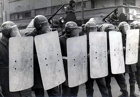 FOTO: Trupele de Securitate în 1989 (ziaristionline.ro)