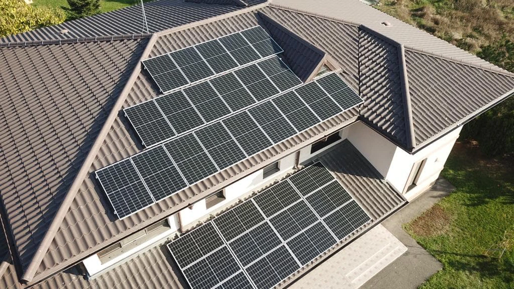 Casa Verde Fotovoltaice 2023: Bisericile pot beneficia de subvenții de 20.000 de lei