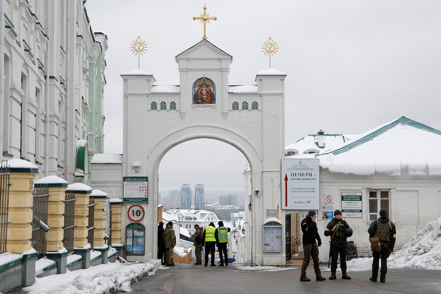Nouă mănăstiri bulgare îndeamnă Kievul să nu-i evacueze pe călugării din Lavra Pecerska: Respectați principiul separării între biserică și stat