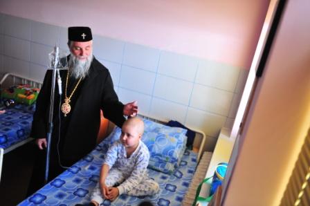 Mitropolitul Olteniei le-a dăruit binecuvântare arhierească 12