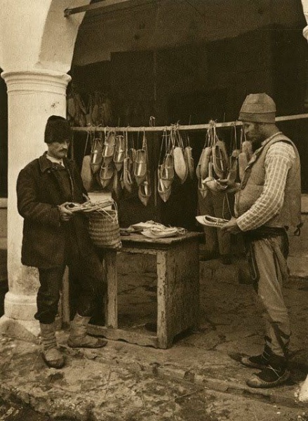 Negustor de opinci
