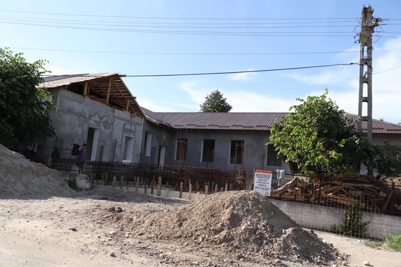 Morman și construcție