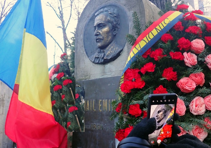 La Mormântul lui Eminescu de ziua lui