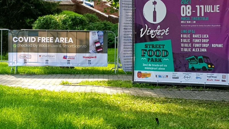 Covid free area - Zonă liberă de Covid, intră doar oamenii care și-au cedat libertatea în numele Covidului.
