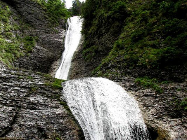 Locul 4: Cascada Duruitoarea