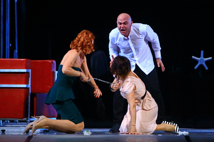 Mascații descind pe scena Teatrului Național din Timișoara