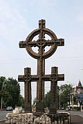 Centrul Cultural German aruncă o cruce ortodoxă la coşul de gunoi. Valeriu Gafencu şi Gavrilă Ogoranu sunt consideraţi 