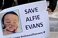 Condamnat la „moarte demnă” de medicii britanici, micul Alfie poate muri și pentru Curtea Europeană a Drepturilor Omului.  Anunțul CEDO i-a revoltat pe părinți: „Am fost înfrânți de sistem”