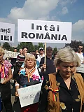 Miting în Parcul Izvor #ÎntâiRomânia: „Iohannis să nu mai cedeze în fața traficului de influență făcut de marile puteri. De resursele României trebuie să profite, în primul rând, românii”