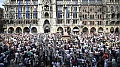 Nemții nu mai vor în case! Mii de oameni au protestat în Germania față de restricțiile impuse de autorități. Politicienii și angajații din sistemul medical, acuzați că au răspândit panica și au încălcat drepturile fundamentale