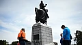 Activiștii BLM au vandalizat statuia Regelui Robert the Bruce al Scoției, numindu-l „rasist” pe legendarul conducător scoțian. Istoricii spun că Robert the Bruce nu a văzut un om de culoare în viața lui