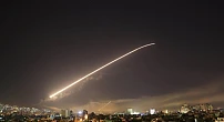 Donald Trump și aliații săi francezi și britanici spun că atacul din Siria a avut „succes”. SUA, Franța și Marea Britanie propun ONU o rezoluție pe tema Siriei și o anchetă referitoare la utilizarea armelor chimice. Avertismentul Rusiei