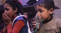 „Nu au fost doborâți de un gaz toxic, ci de lipsa de oxigen”. Un renumit reporter britanic, în căutarea adevărului printre ruinele din Douma, pune la îndoială informațiile presei mainstream privind atacul chimic din Siria