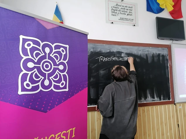 Foto de la Școala de vară din Hălăucești, județul Iași, publicată de organizația de propagandă homosexuală și transsexuală Rise Out