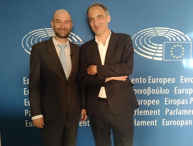 Marius Balo și Raphaël Glucksmann, europarlamentar francez și membru marcant al Alianței Inter-Parlamentare privind China (IPAC)