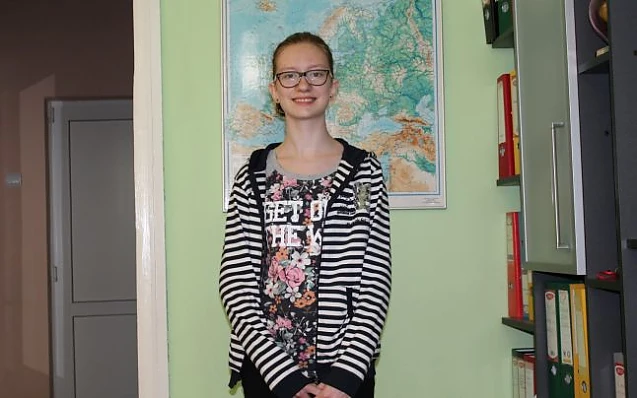 O fetiţă din clasa a VI-a din Botoşani a câştigat Locul I la Olimpiada Naţională de Fizică. E pasionată de matematică, chitară şi poezie şi ia premii la lingvistică