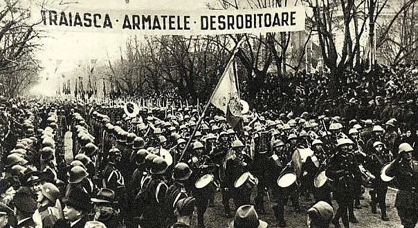 22 iunie 1941, declanÈarea RÄzboiului pentru ReÃ®ntregirea ÈÄrii. Ordinul MareÈalului Antonescu: treceÈi Prutul, sdrobiÈi vrÄjmaÈul din RÄsÄrit Èi MiazÄ-Noapte. DesrobiÈi din jugul roÈu al bolÈevismului pe fraÈii noÈtri cotropiÈi!