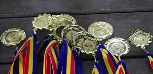 Încă un succes pentru olimpicii români. Zece medalii, dintre care trei de aur, obținute de elevii români la Olimpiada Internațională Tuymaada