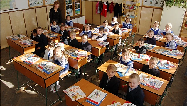 Ce se întâmplă cu adevărat cu copiii geniali ai României: „Să ții în școală un copil 20 de ani fără să-l pregătești pentru viitor e cumplit meșteșug de tâmpire.” Reacția ministrului educației