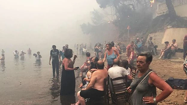 UPDATE „Dezastru de dimensiuni biblice”. Incendiile devastatoare de lângă Atena au făcut 76 de morți și aproape 200 de răniți. Premierul grec a decretat trei zile de doliu național