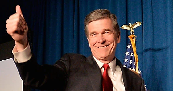 Guvernatorul Statului american Carolina de Nord, Roy Cooper, declarÄ 1 Decembrie drept Ziua de RecunoaÈtere a Centenarului RomÃ¢niei pe Ã®ntreg teritoriul statului