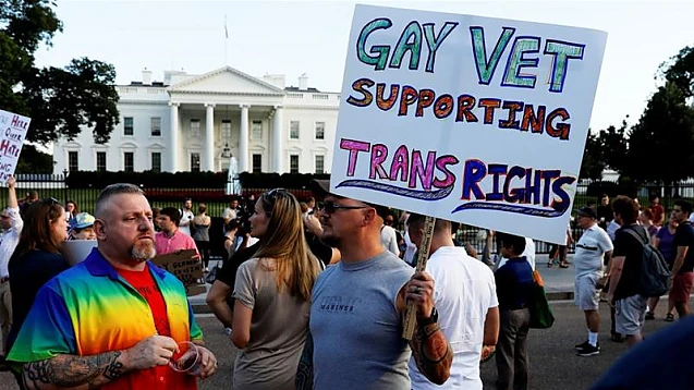 Curtea Supremă a SUA menține interdicția serviciului militar pentru transgenderi