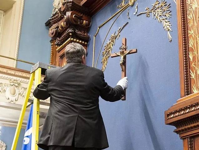 Parlamentul provinciei canadiene Quebec aplică legea „secularismului saudit”: Jos crucifixul!