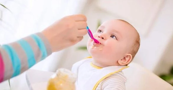 Alertă medicală! Peste 30.000 de produse pentru bebeluși, contaminate cu arsenic, au fost scoase de pe piață