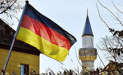 Curtea Constituțională federală a Germaniei a dat câștig de cauză unei asociații musulmane care a cerut reluarea adunărilor religioase în timpul Ramadanului, cu respectarea unor măsuri sanitare. De vineri se vor redeschide lăcașurile de cult