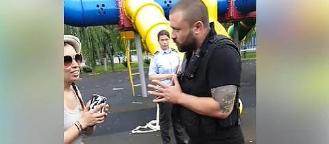 Starea de alarmă naște monștri: Cristina Bălan și soțul ei, hărțuiți de poliție pentru că cei doi copii ai lor, cu Sindrom Down, s-au urcat pe niște tobogane în parc