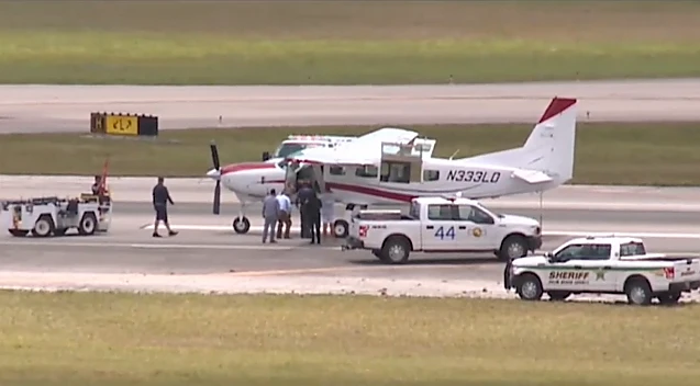 Un pasager fără cunoștințe de pilotaj a aterizat un avion privat în Florida, după ce pilotului i s-a făcut rău în timpul zborului