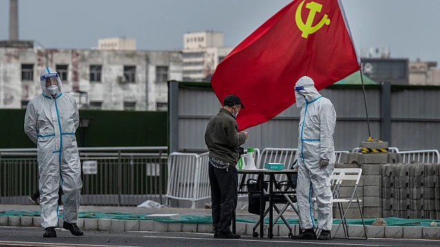 ÎNCĂ CINCI ANI LA ZDUPUL COVID. Tovarășul Cai Qi, secretarul Partidului Comunist Chinez pe Beijing, a scăpat porumbelul negru: Cincinalul ZERO COVID, cu măști, teste și restricții, merge tot înainte