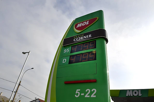 Criză la benzinăriile din Ungaria: Sabotaj MOL din cauza PLAFONĂRII prețului?