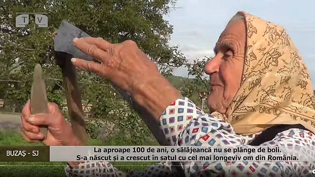 CEA MAI PUTERNICĂ FEMEIE DIN ROMÂNIA: Doamna Domnica are 93 de ani și nu a mers niciodată la vreun spital: Dumnezeu m-a ținut sănătoasă atâta timp! Cosește și își sparge lemnele singură în Valea Loznei din Salaj. VIDEO-REPORTAJ