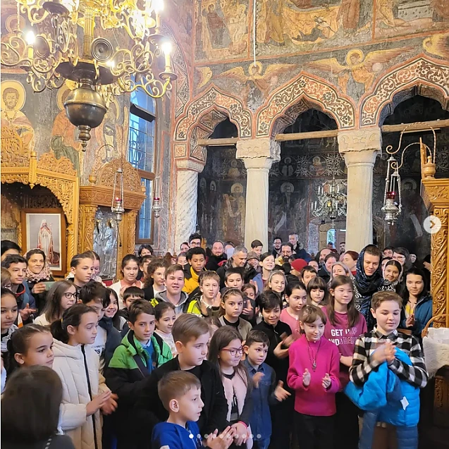MICUL TRONOS A PRINS ARIPI! Pr. Arhid. Mihail Bucă: Dumnezeu să binecuvânteze viitorul României, prin acești copii minunați și frumoși!