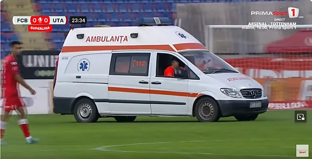 Meci de fotbal întrerupt la Botoșani după ce unui suporter arădean i s-a făcut rău. VIDEO