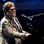 VACCINAT ȘI INFECTAT: Elton John își reprogramează spectacolele de adio din turneul texan, după ce a fost depistat pozitiv la SARS-CoV-2 chiar dacă făcuse schema „completă”, inclusiv doza de rapel
