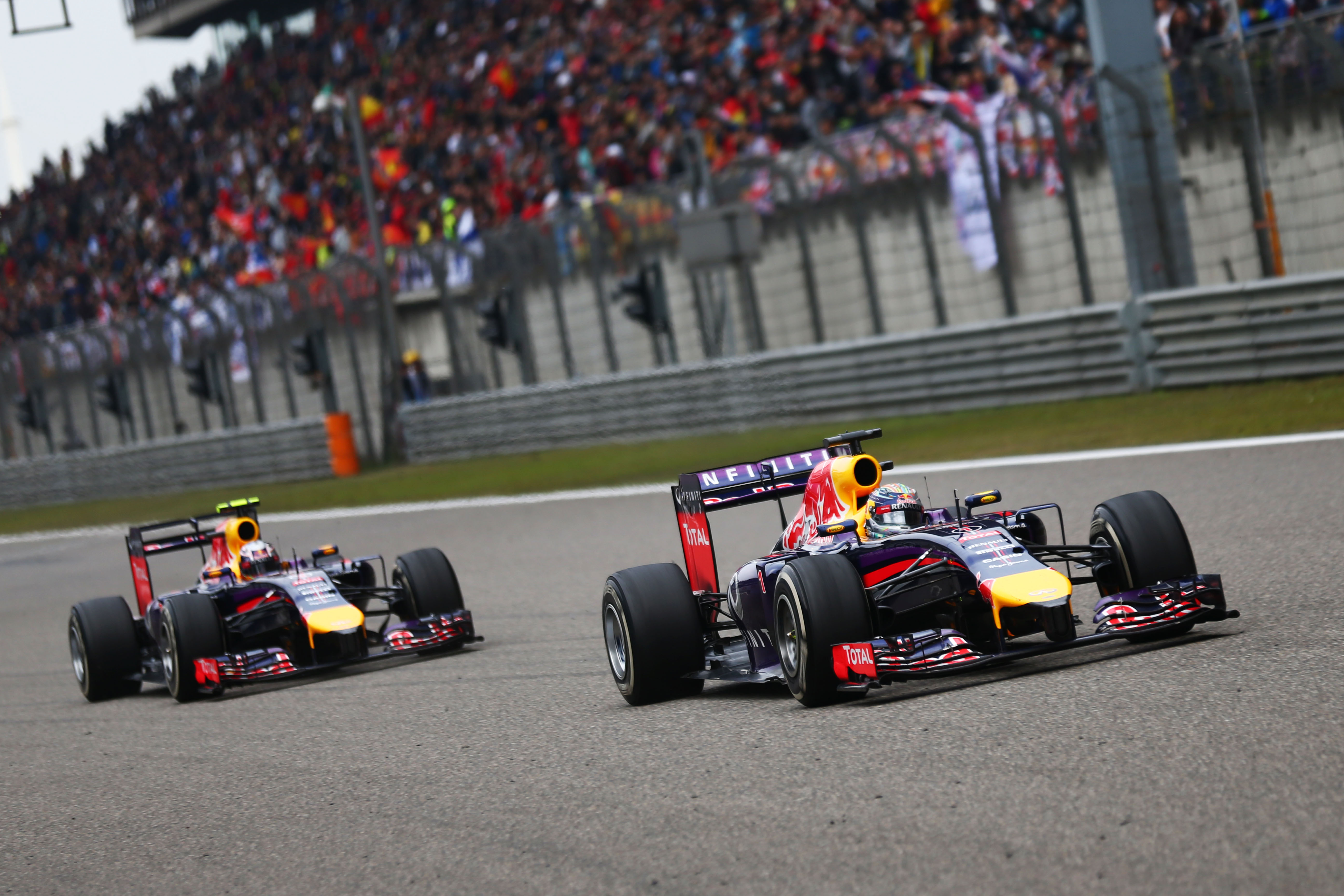 Формула 1 гонка 2 этап. Red bull f1 rb10. Red bull Racing rb10. F1 2014 Red bull. Rb10 f1.